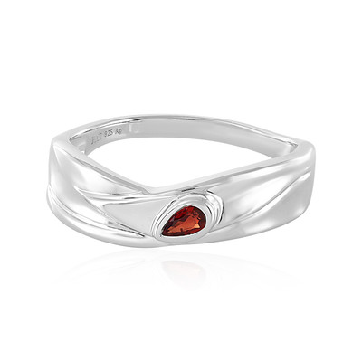 Bague en argent et Saphir rouge du soir