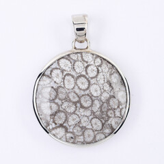 Pendentif en argent et Corail fossilisé